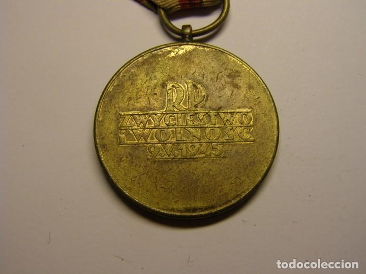 Militaria: Medalla polaca 1945. - Foto 4