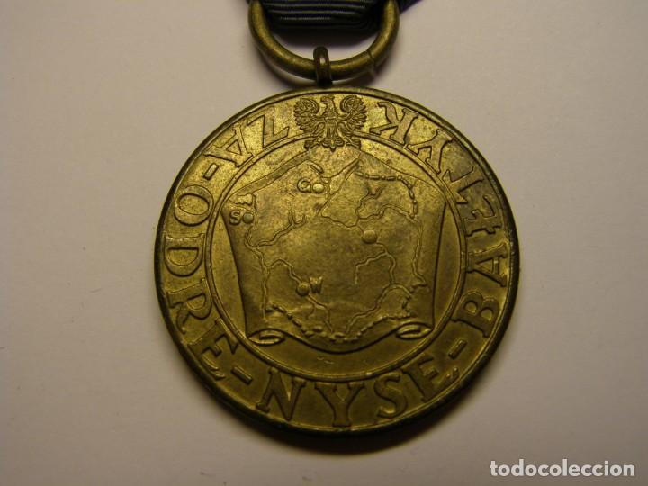 Militaria: Medalla polaca de bronce. - Foto 3