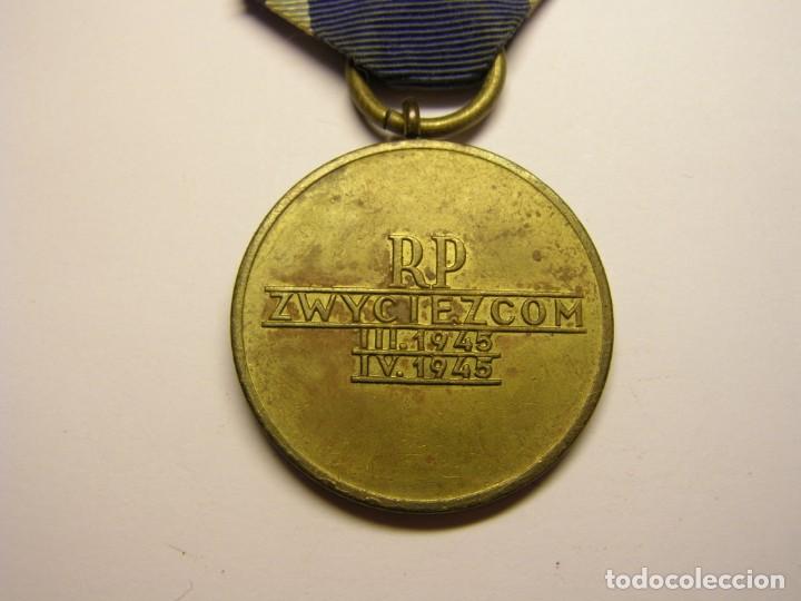 Militaria: Medalla polaca de bronce. - Foto 4