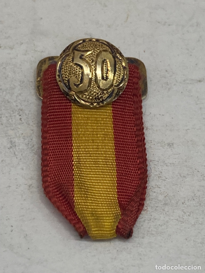 Militaria: Banderin de medalla militar antigua 50 aniversario (plata)