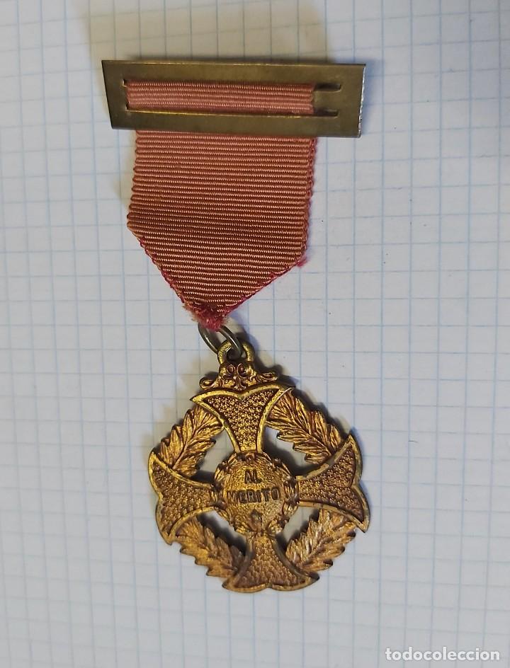 Militaria: Medalla al m&eacute;rito - Foto 1
