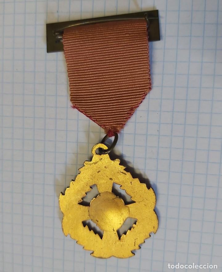 Militaria: Medalla al m&eacute;rito - Foto 2