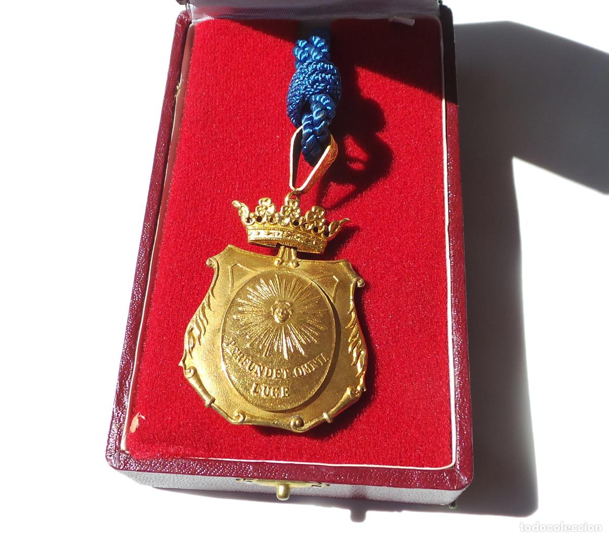 Militaria: MEDALL&Oacute;N DEL PODER JUDICIAL. PERFUNDET OMNIA LUCE. &Eacute;POCA DE FRANCO. - Foto 2