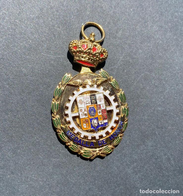 Military Antiques: MEDALL&Oacute;N. CAMARA DE COMERCIO E INDUSTRIA DE CIUDAD REAL.
