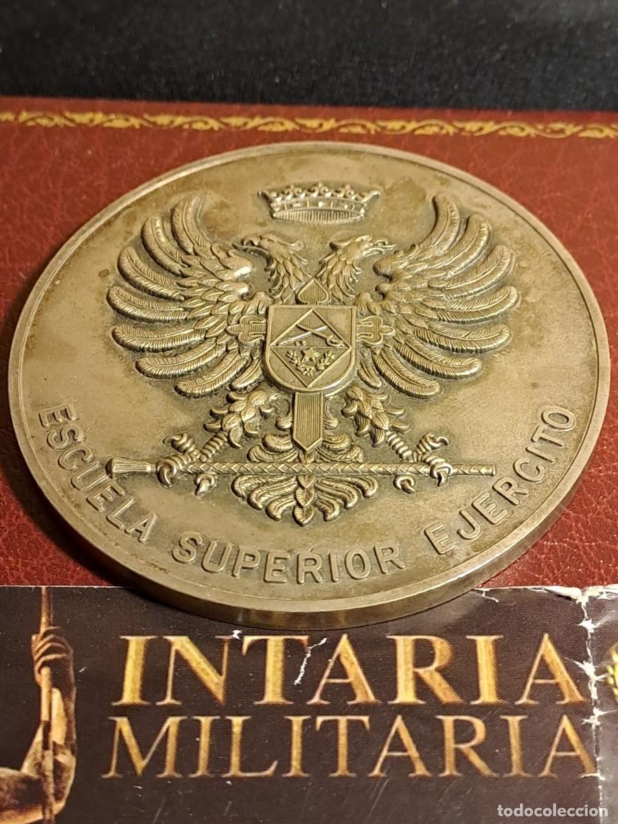 Militaria: Medalla Escuela Superior Ej&eacute;rcito - Foto 2
