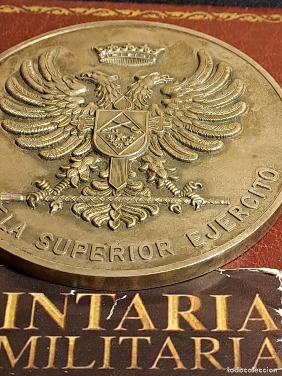 Militaria: Medalla Escuela Superior Ej&eacute;rcito - Foto 3