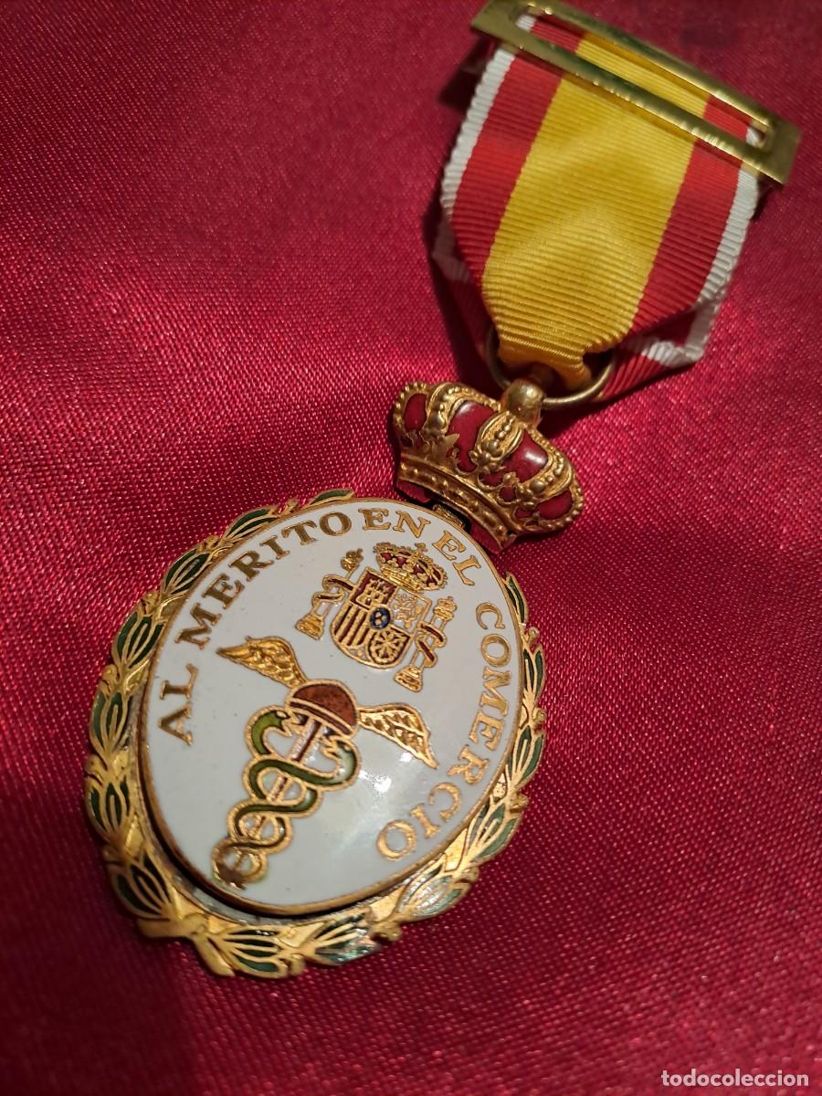 Militaria: Medalla m&eacute;rito en el comercio - Foto 1