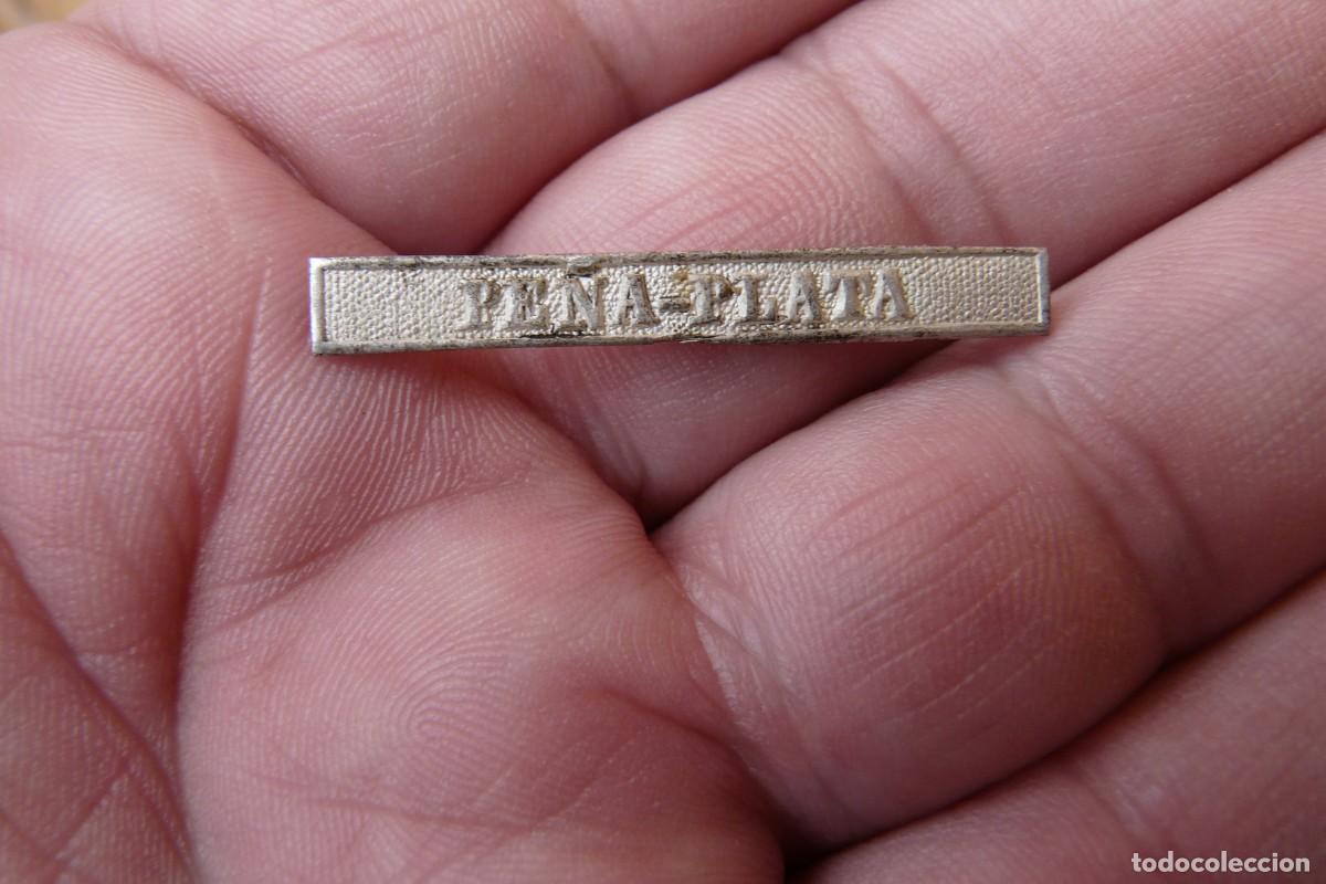Militaria: ANTIGUO PASADOR MEDALLA PE&Ntilde;A-PLATA