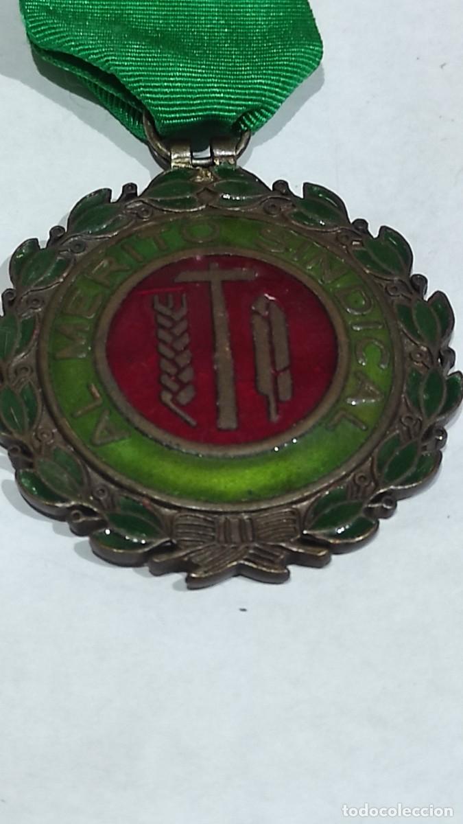 Militaria: MEDALLA AL M&Eacute;RITO SINDICAL - Foto 1