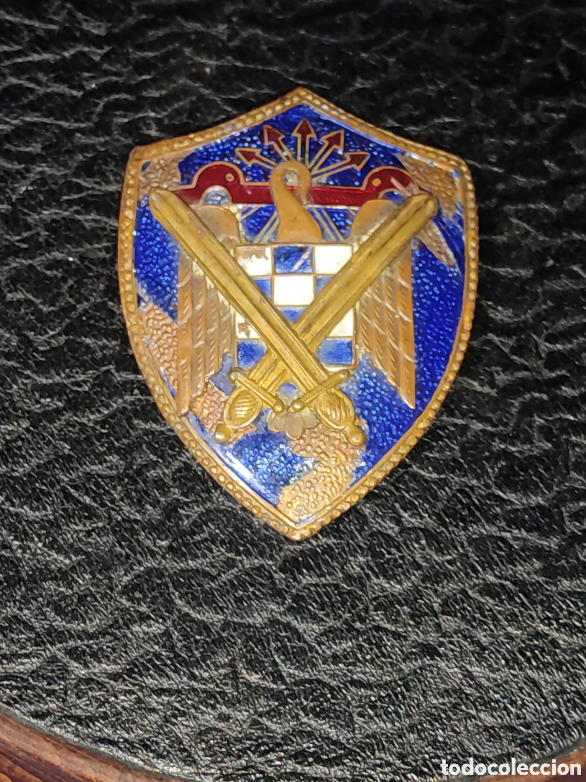 Militaria: Insignia milicias universitarias,falange, &eacute;poca de Franco.