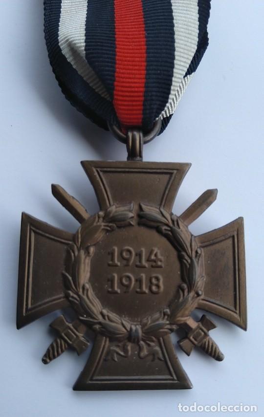 Militaria: CRUZ DE HONOR CON ESPADAS (1914-1918).ALEMANIA. MARCAJE &rdquo;PSL&rdquo;. CINTA ORIGINAL.