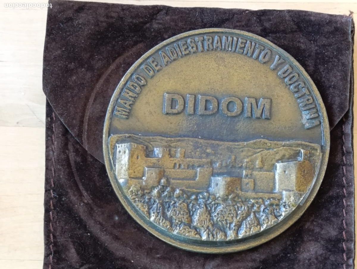 Militaria: Medalla Militar MANDO DE ADIESTRAMIENTO Y DOCTRINA,DIDOM.