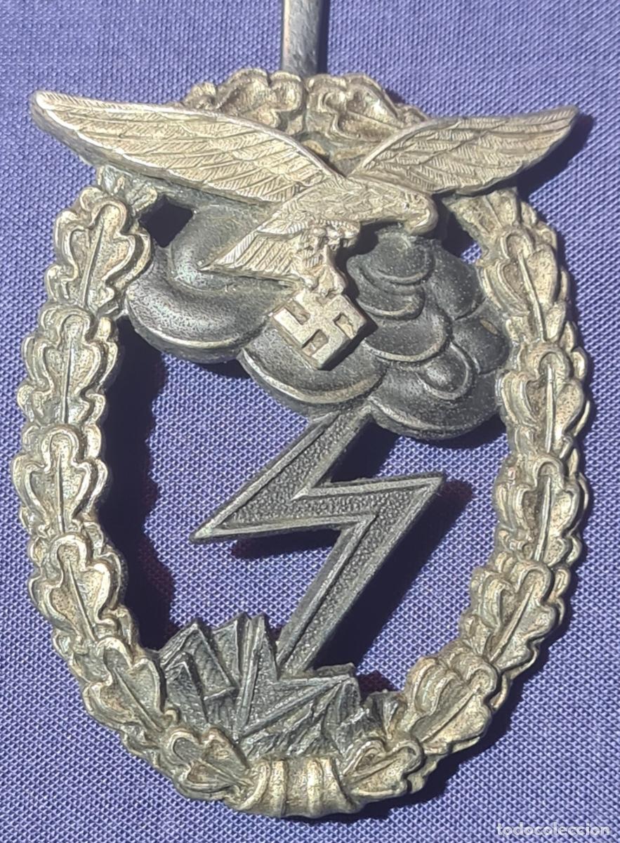 Militaria: Insignia Luftwaffe. Tropas de asalto o de combate terrestre. 2 piezas. Gran calidad. R.K Fabricante.