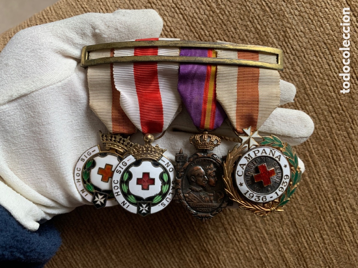 Militaria: ANTIGUO PRENDEDOR DE CUATRO MEDALLAS DE LA CRUZ ROJA Y SOMANTEN - GUERRA CIVIL