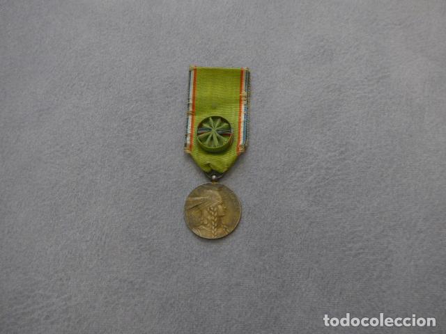 Militaria: Antigua rara medalla francesa de la Gal.lia, pro patria, original. Francia.