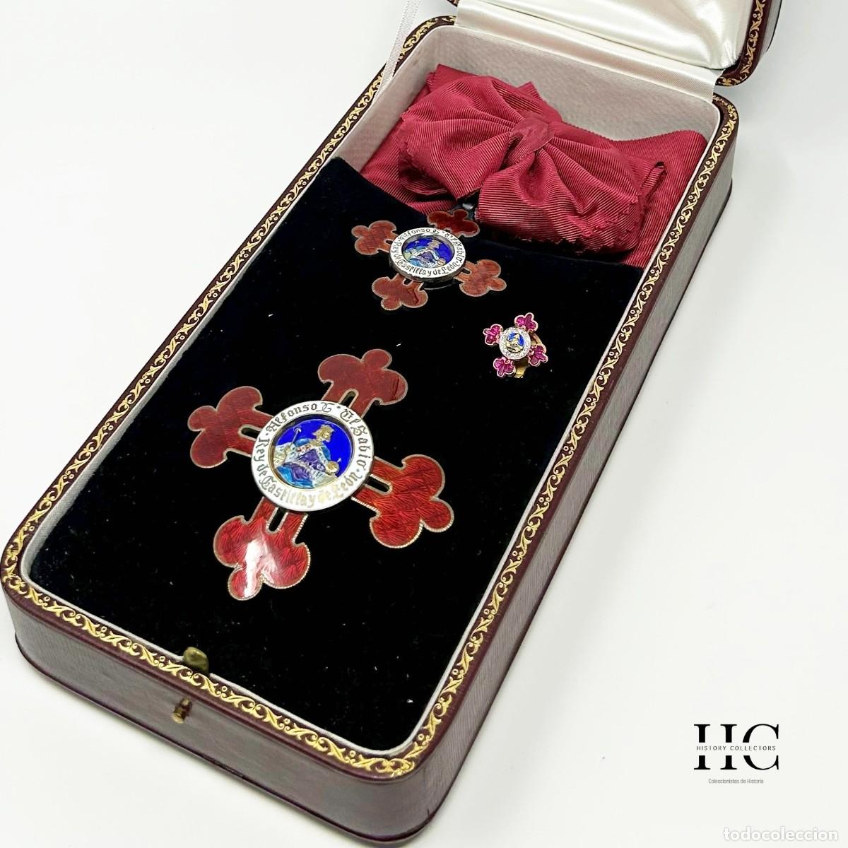 Militaria: SET GRAN CRUZ ORDEN CIVIL DE ALFONSO X EL SABIO &ndash; EN ESTADO MINT (NOS) &ndash; CEJALVO ORO Y DIAMANTES