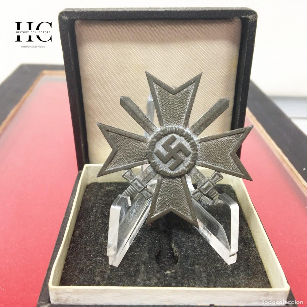 Militaria: Cruz al M&eacute;rito de Guerra 1&ordf; Clase con Espadas (KVK) y Estuche &ndash; Kerbach & &Ouml;sterhelt, Dresden