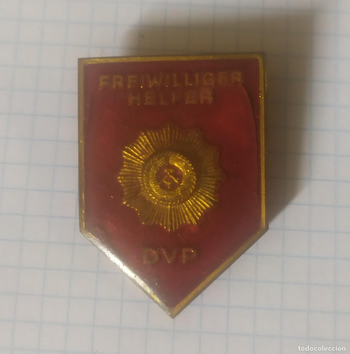 Militaria: Distintivo DVP, de la RDA - Foto 1