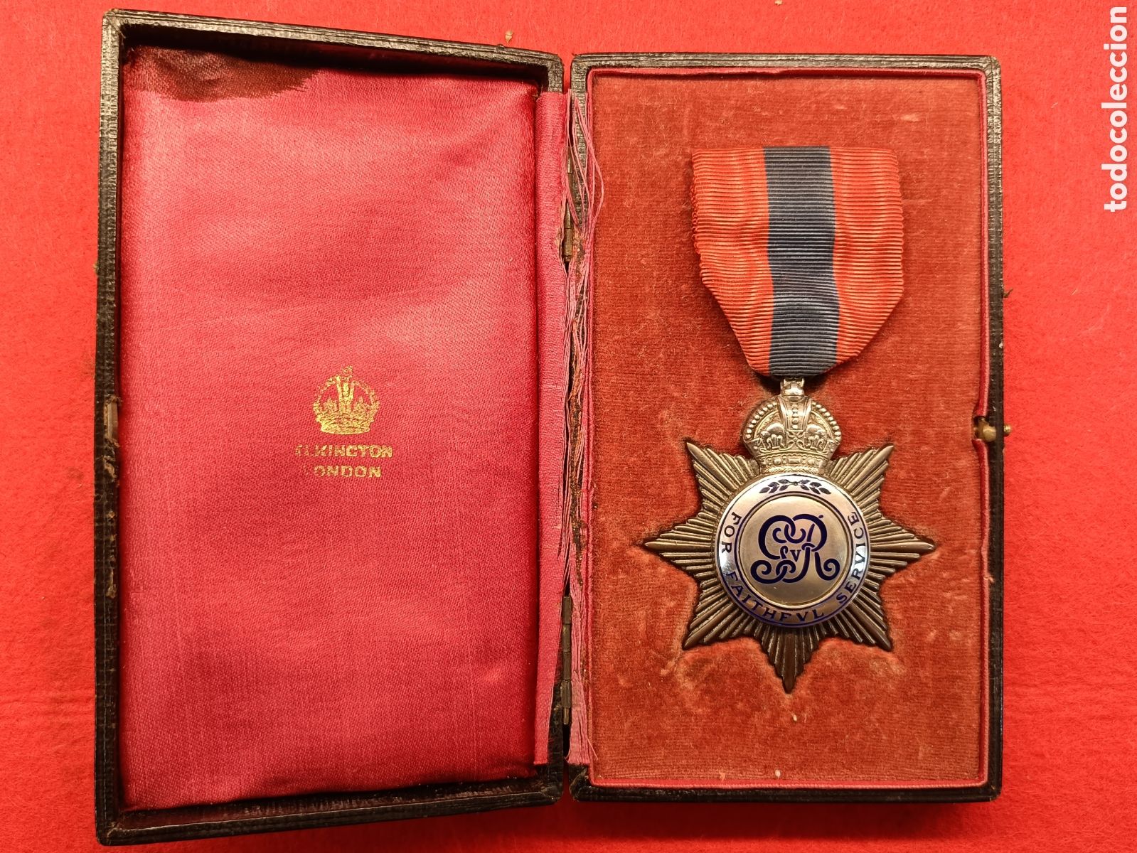 Militaria: Orden de Servicio Imperial de Jorge V, otorgada a JAMES DAKES, en caja de Elkington & Co.