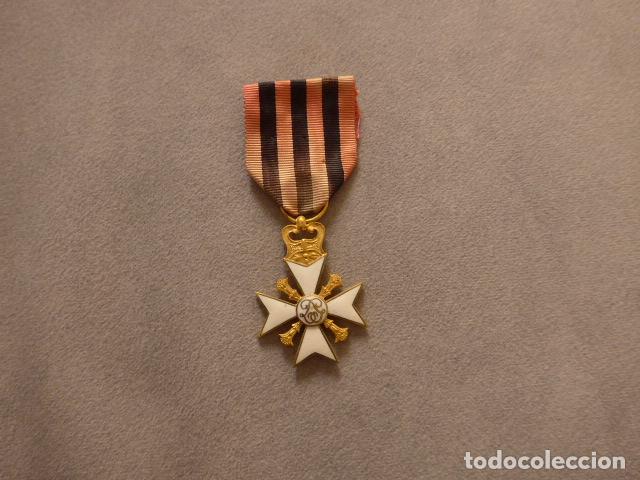 Militaria: Antigua medalla militar belga, Cruz civica por actos de valentia de Belgica, original.