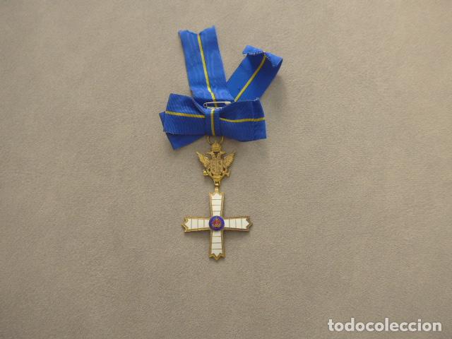 Militaria: Antigua medalla de la Orden de caballeros y damas mozarabes de Toledo, original.