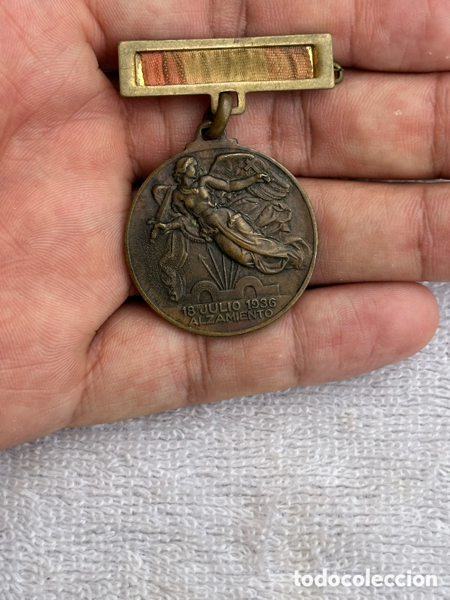 Militaria: MEDALLA ALZAMIENTO Y VICTORIA DE COBRE GUERRA CIVIL