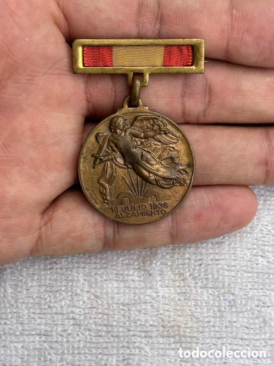 Militaria: MEDALLA ALZAMIENTO Y VICTORIA DE COBRE GUERRA CIVIL