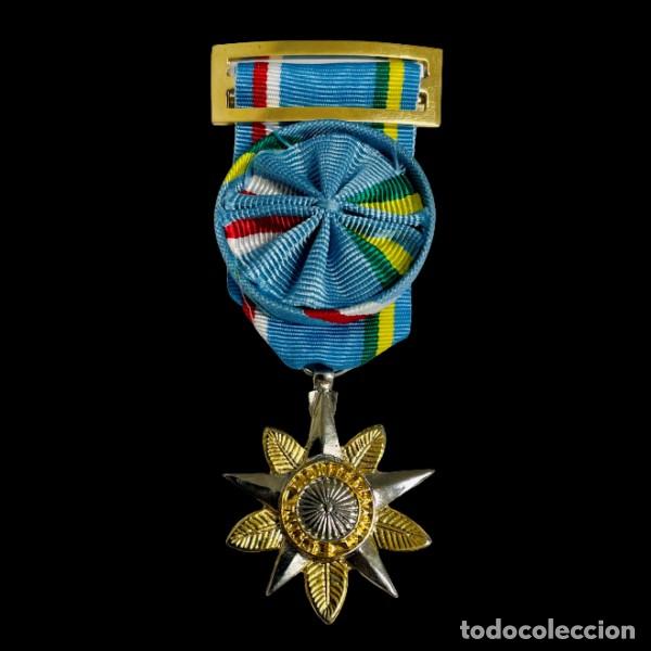 Militaria: Medalla Caballero de la orden RCA Oficial