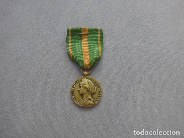 Militaria: Antigua medalla francesa de los evadidos de la II Guerra Mundial. Francia.