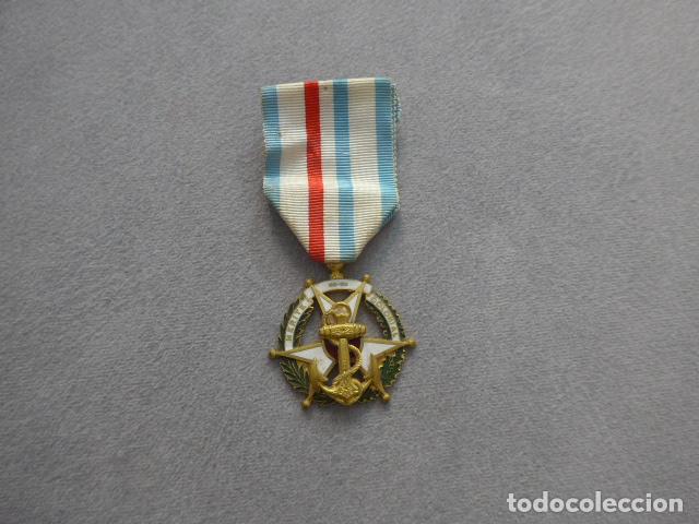 Militaria: Antigua medalla francesa de la Orden al Merito Colonial, original. Francia.