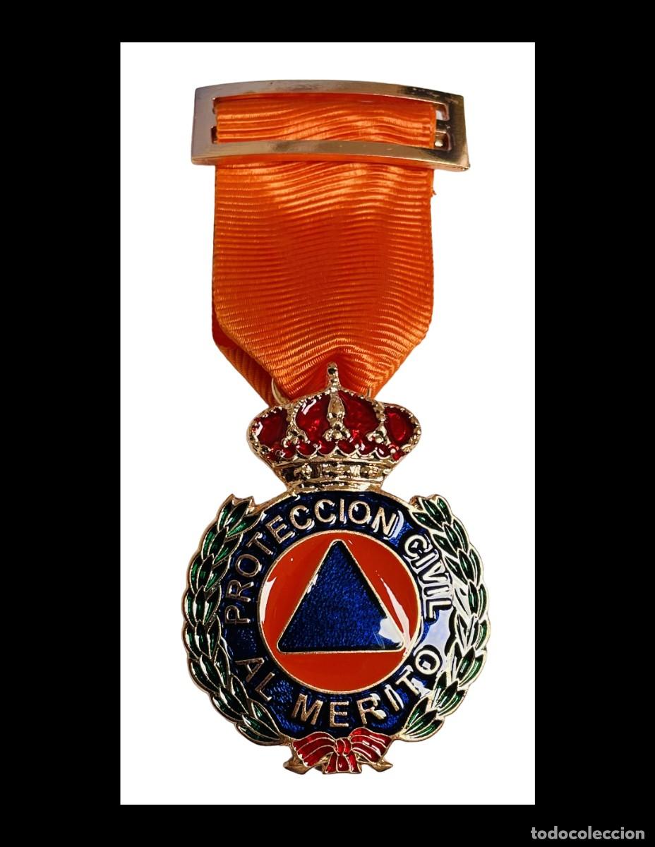 Military Antiques: Medalla al Merito de la Protecci&oacute;n Civil Dtvo Naranja Bronce