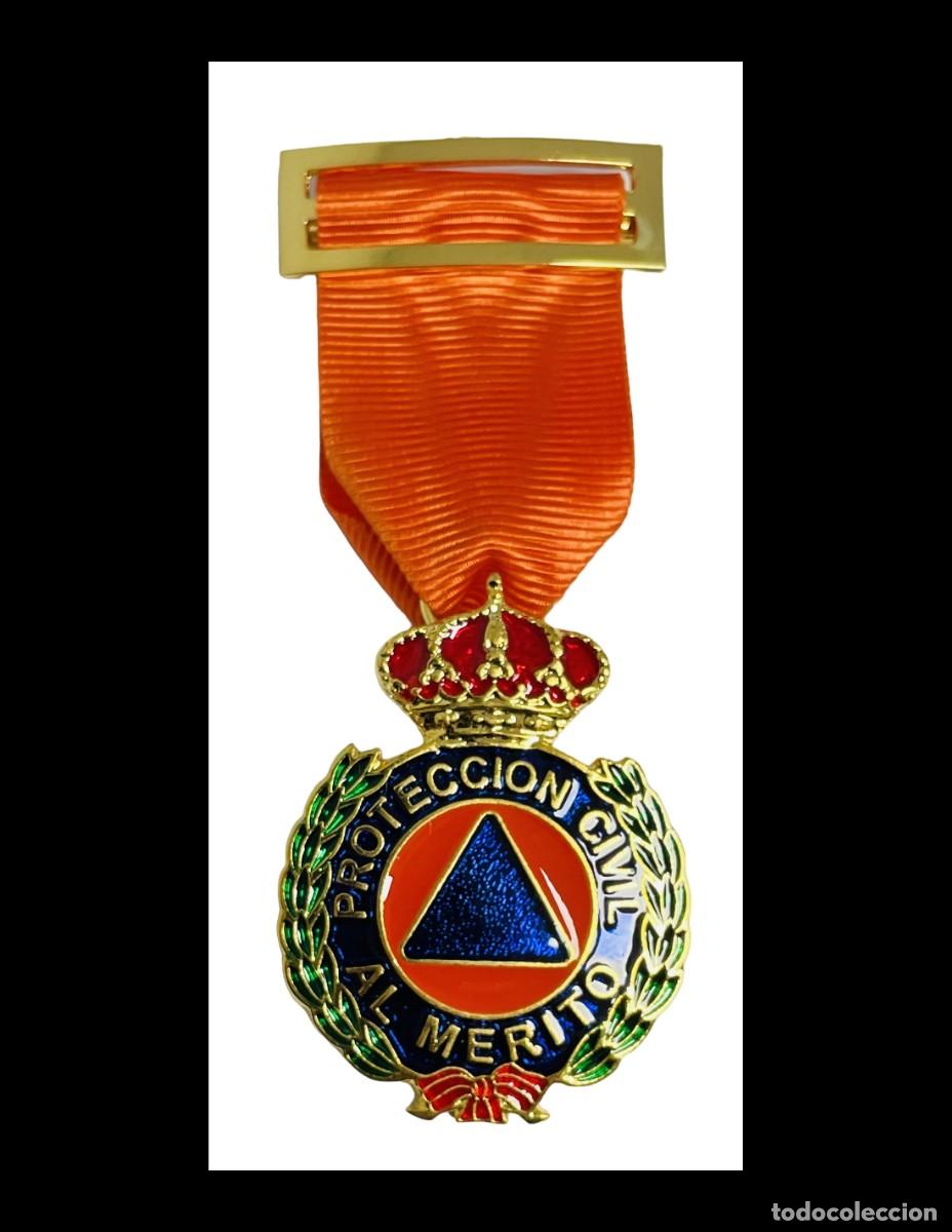 Military Antiques: Medalla al Merito de la Protecci&oacute;n Civil Dtvo Naranja Oro