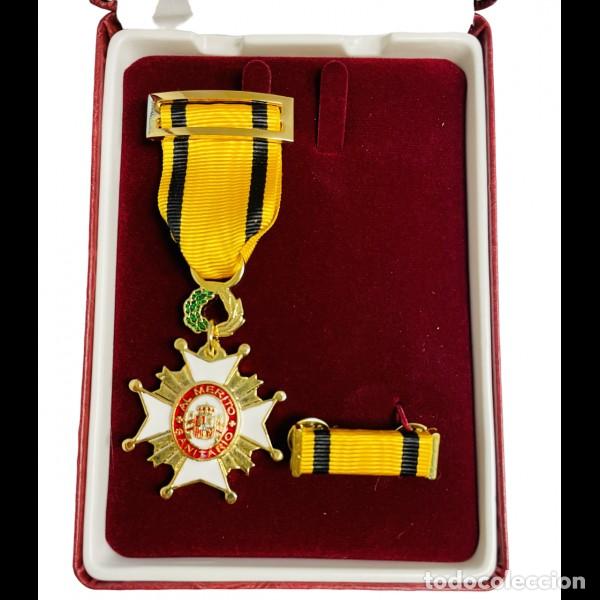 Military Antiques: Conjunto Cruz de Sanidad o Cruz sencilla ( AL MERITO SANITARIO)
