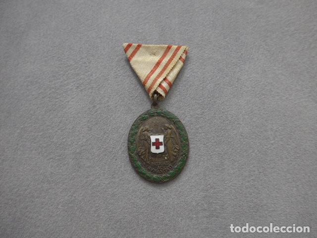 Militaria: Antigua medalla austrohungara de 1864 - 1914 de la Cruz Roja. Austria Hungria. I Guerra Mundial