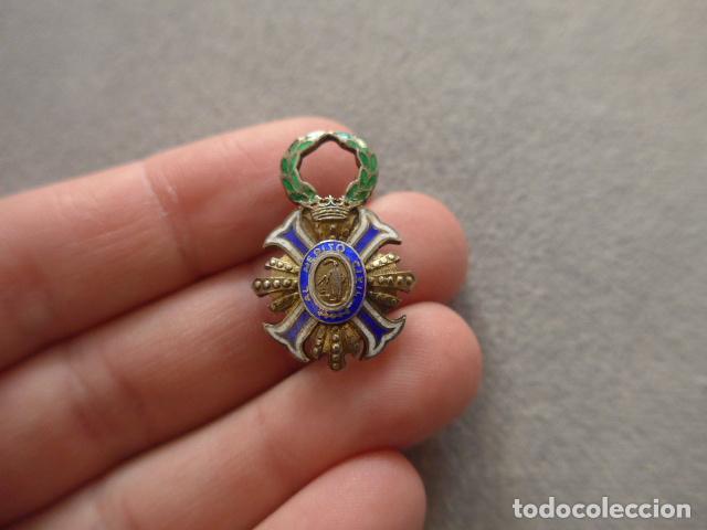 Militaria: Antigua insignia de la medalla en miniatura de Orden del merito civil franquista