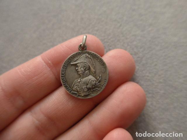 Militaria: Antigua medalla en miniatura del centenario de los sitios de Zaragoza, original
