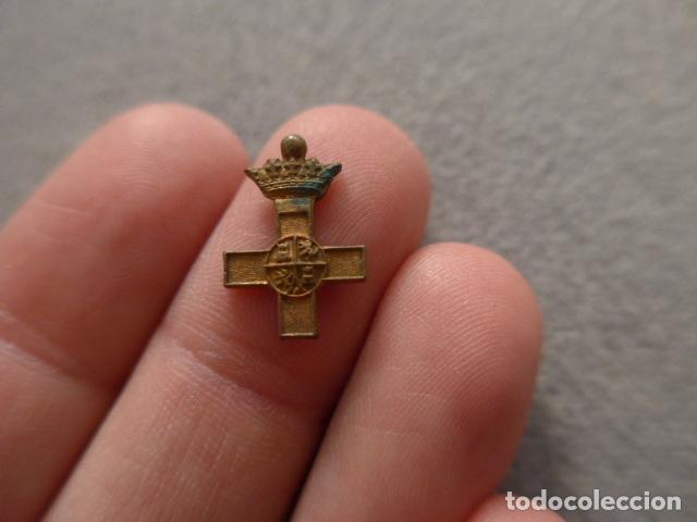 Militaria: Antigua medalla en miniatura del merito militar franquista, original