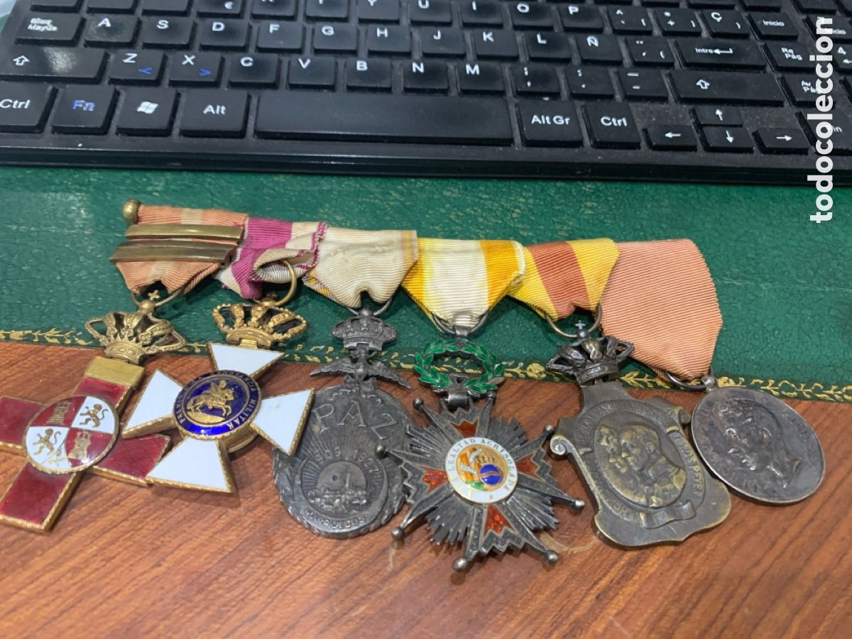 Militaria: Pasador de 6 medallas Alfonso XIII - 1 Merito Rojo + 3 repeticiones - San Hermenegildo- Paz Marrueco