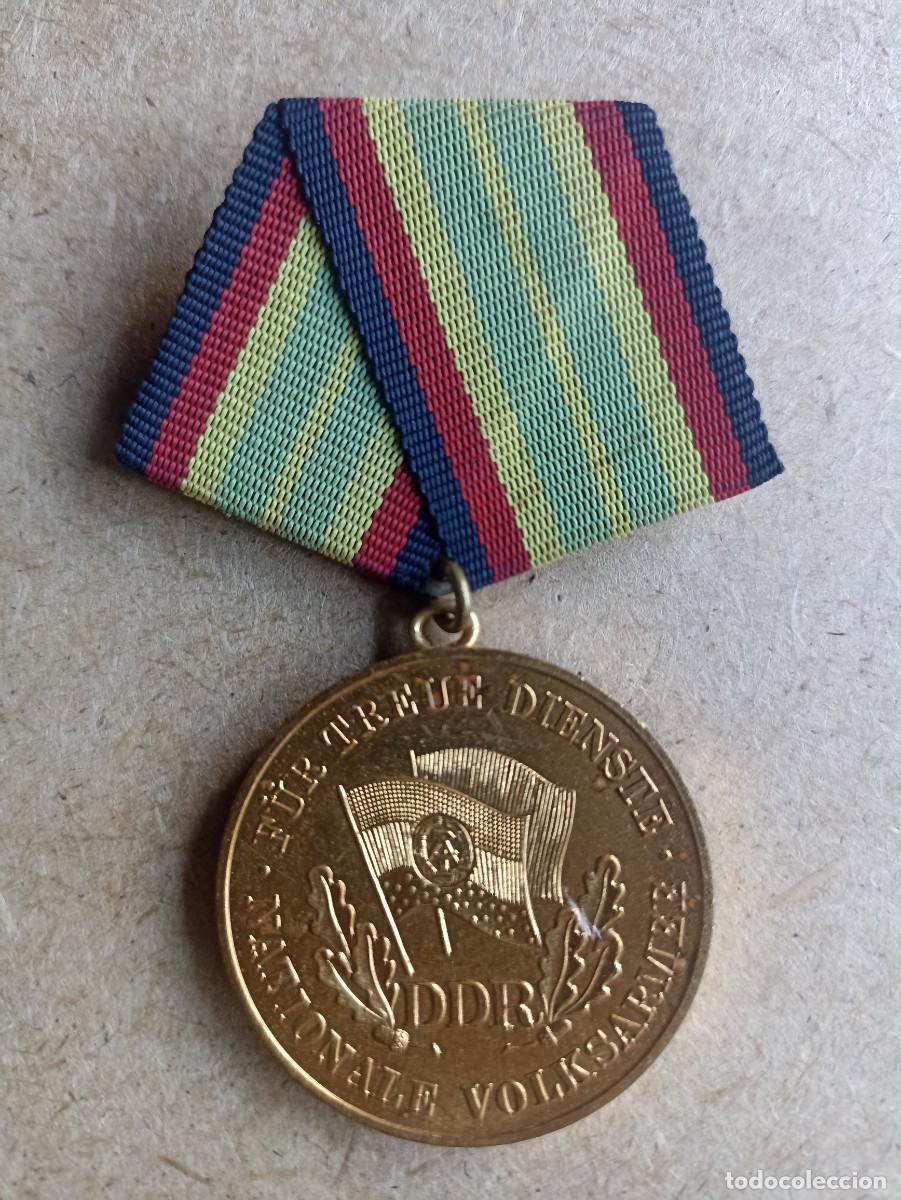 Militaria: Medalla F&uuml;r Treue Dienste Nationale Volksarmee (III Reich Hitler- Nazi- Alemania) WWII