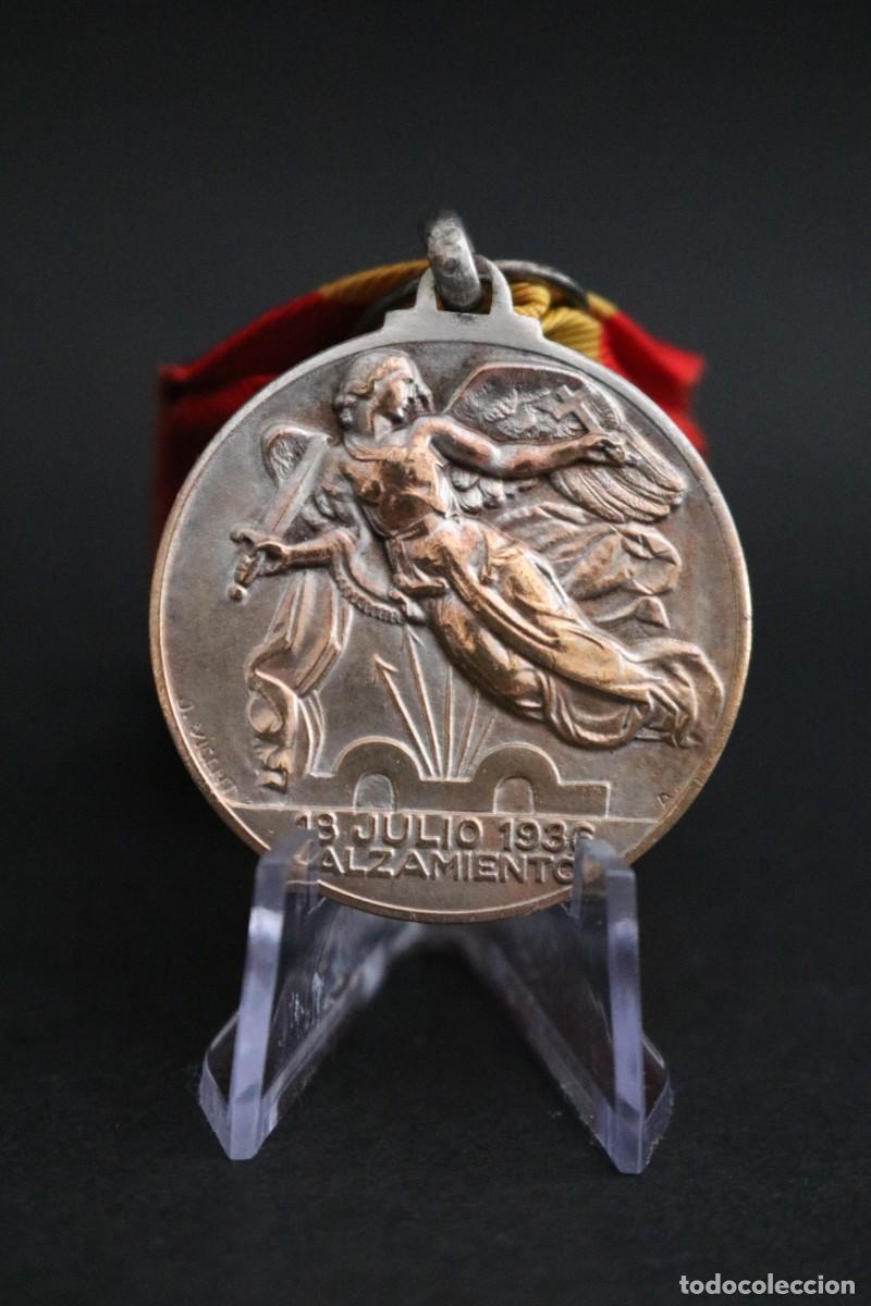Militaria: Medalla Conmemorativa Victoria 1939 - Guerra Civil Espa&ntilde;ola - Vicent y Montagut - Original
