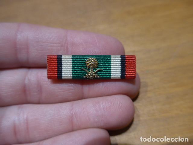 Militaria: Antiguo pasador original de la medalla de liberacion de Kuwait, dada a marinero de barco espa&ntilde;ol