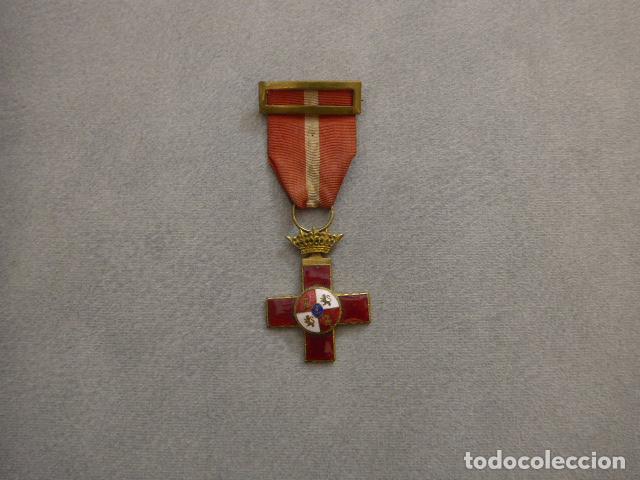 Militaria: Antigua medalla al merito militar rojo franquista, original, epoca de Franco.