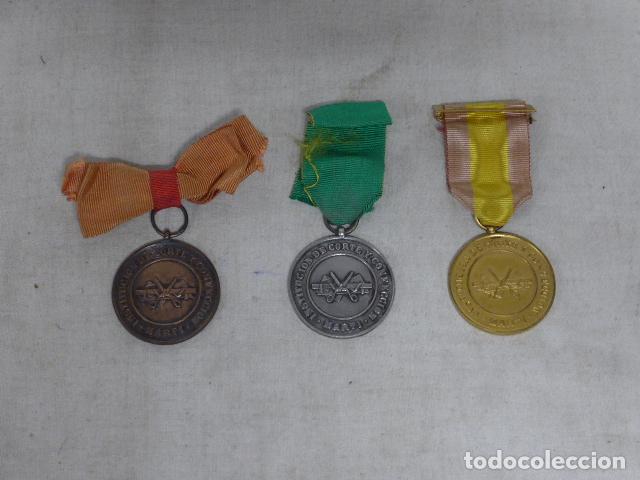 Military Antiques: Lote de 3 antiguas medallas de Institucion de corte y confeccion, metodo sistema marti, 3 categorias