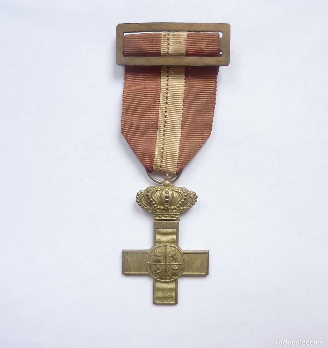 Militaria: Espa&ntilde;a: Cruz del M&eacute;rito Militar con distintivo rojo - Medalla guerra de Cuba - Curiosa cinta