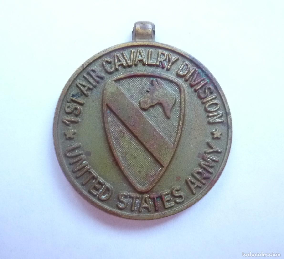 Military Antiques: EE.UU. - USA: Medalla conmemorativa Primera Divisi&oacute;n de Caballer&iacute;a del Aire. Guerra de Vietnam