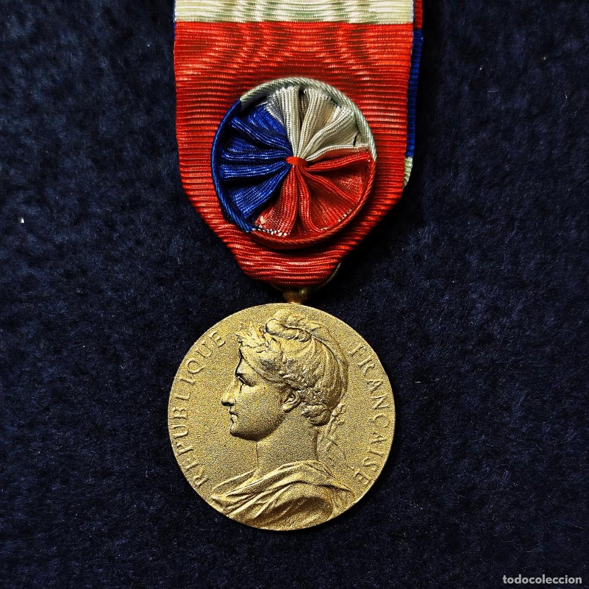 Military Antiques: MEDALLA MINISTERIO DE TRABAJO Y SEGURIDAD SOCIAL 30 A&Ntilde;OS. EN ORO. REP. FRANCESA. M.BRAUN. A&Ntilde;O 1953