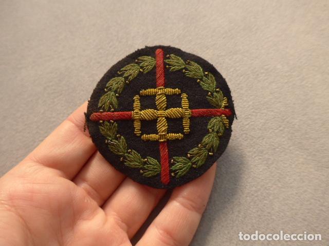 Militaria: Antiguo parche bordado de la medalla laureada de San Fernando, original.