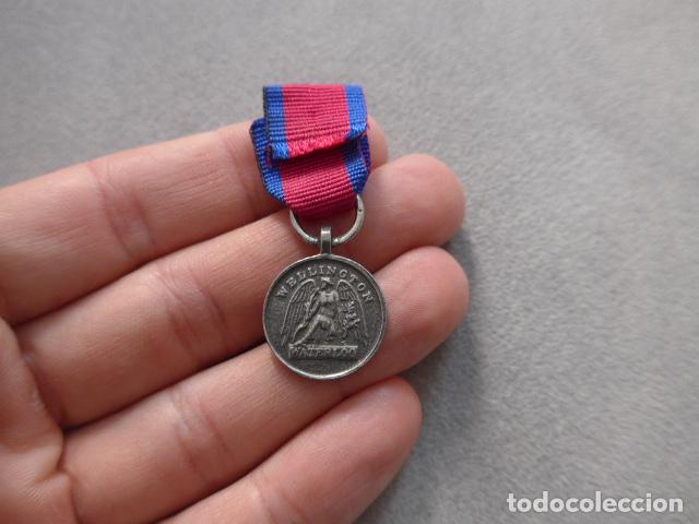 Militaria: Antigua medalla inglesa en miniatura de batalla de Waterloo, Wellington, guerra napoleonica