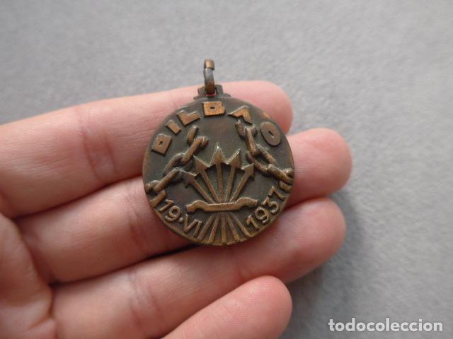 Militaria: Antigua medalla italiana de la Toma de Bilbao, 1937, guerra civil. CTV, Italia. Copia ?