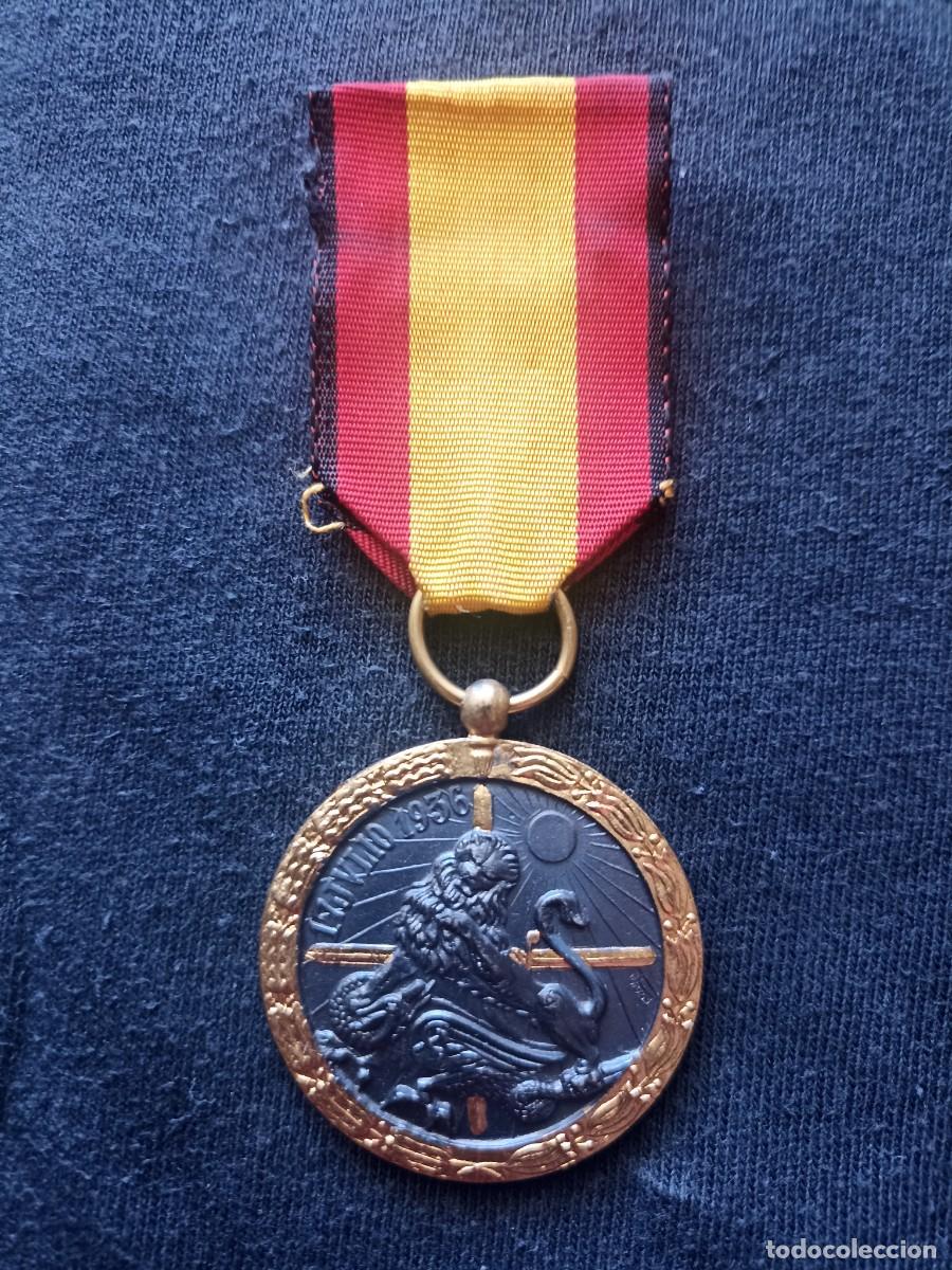 Militaria: Medalla 17 de julio 1936 Alzamiento guerra civil con pi&ntilde;a o bellota Legi&oacute;n C&oacute;ndor
